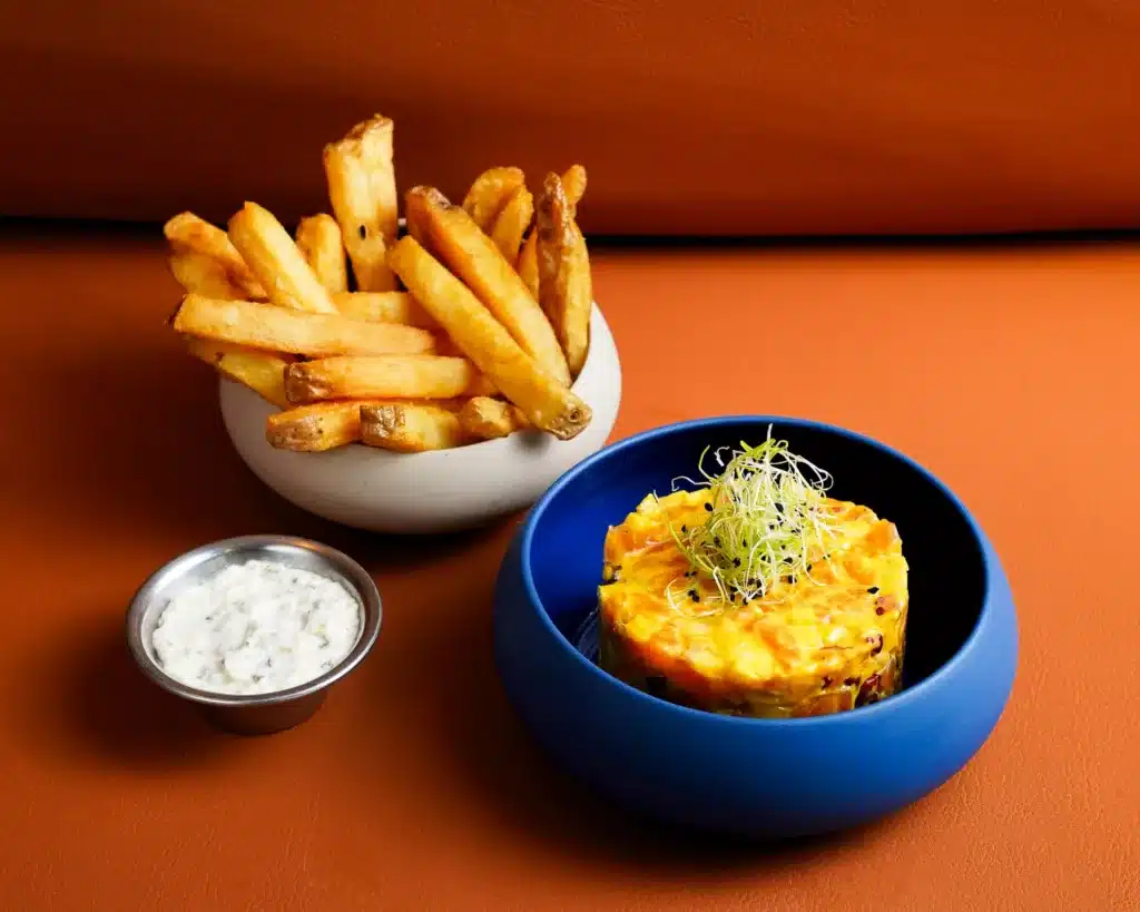SAUMON CURRY MANGO + FRITES